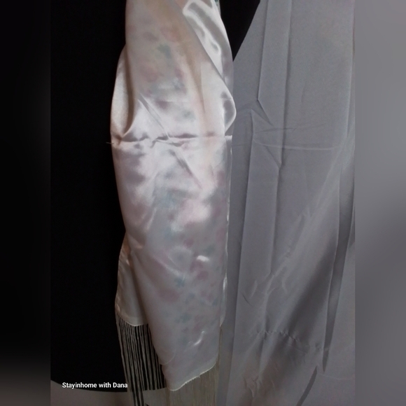 NWT April Cornell Vintage White w/ PINK ROSES & Fringe Scarf Wrap - Picture 4 of 5